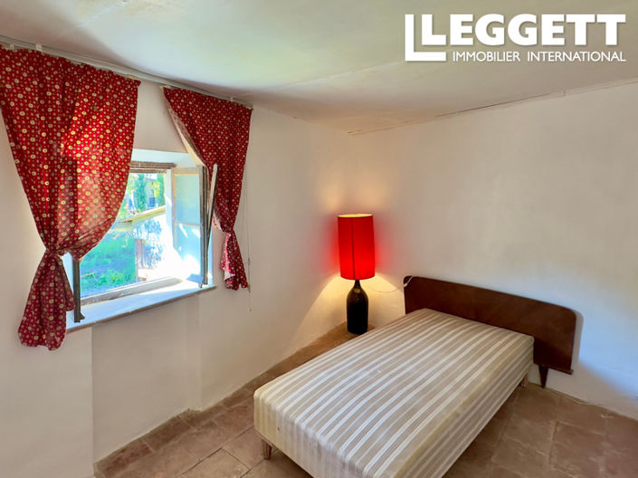 Image No.8-3 Bed House for sale