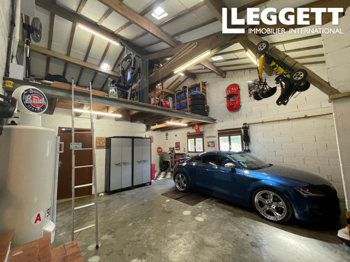 Image No.8-5 Bed House for sale