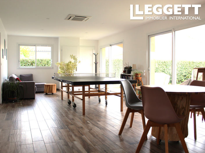 Image No.3-6 Bed House for sale