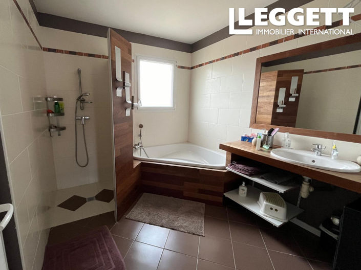 Image No.7-6 Bed House for sale