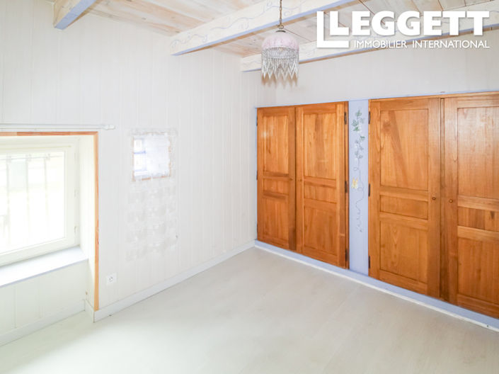 Image No.5-2 Bed House for sale