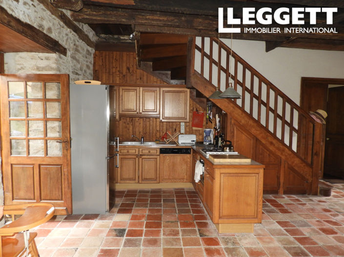 Image No.6-6 Bed House for sale