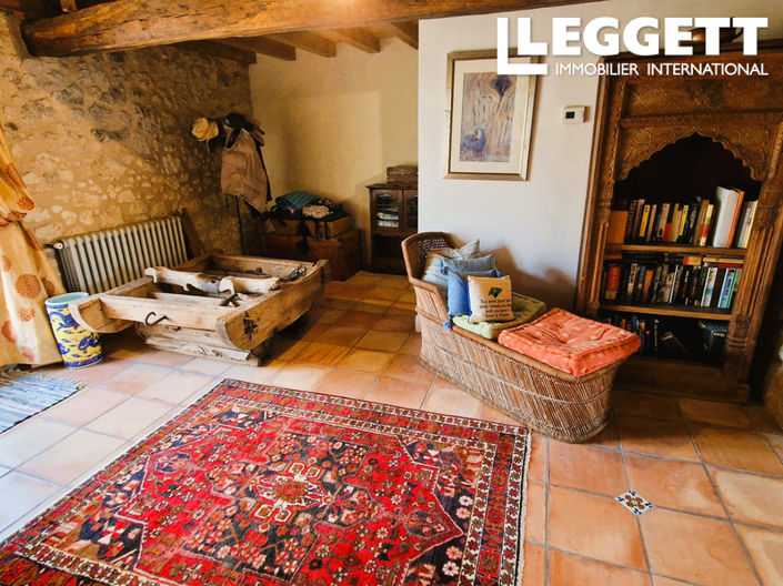 Image No.8-5 Bed House for sale