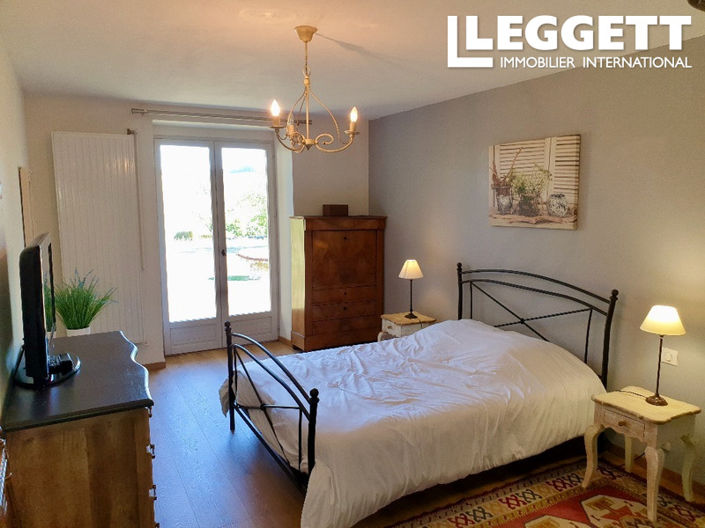 Image No.8-5 Bed House for sale