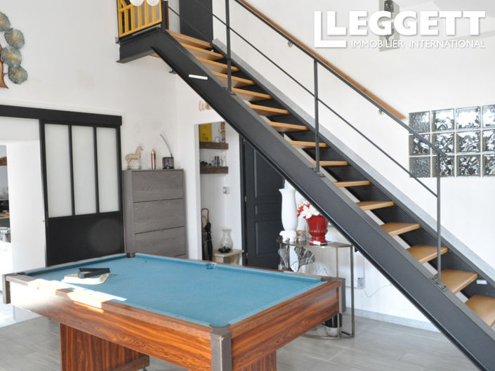 Image No.2-8 Bed House for sale