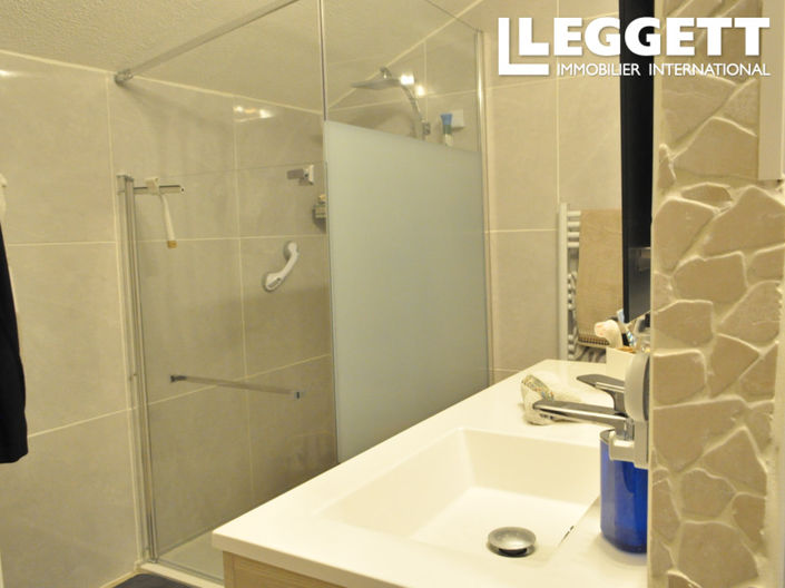 Image No.9-8 Bed House for sale