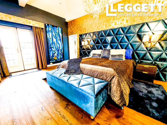 Image No.7-9 Bed House for sale