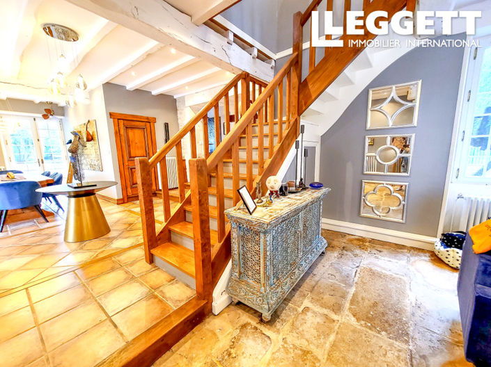 Image No.8-9 Bed House for sale