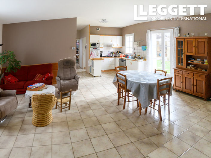 Image No.5-10 Bed House for sale