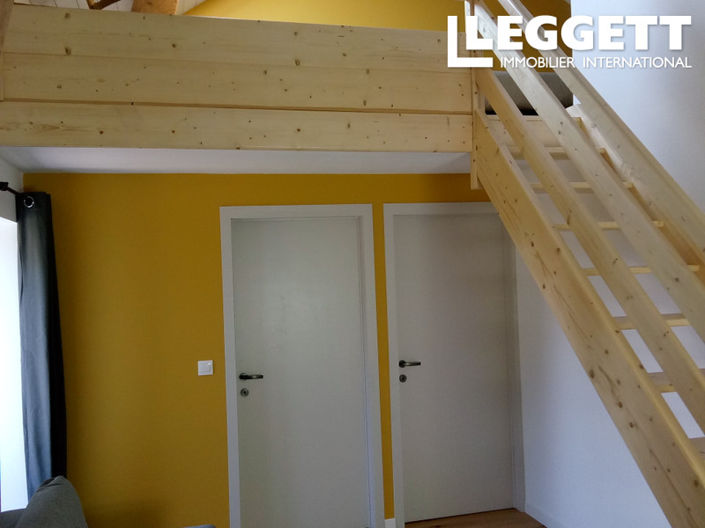 Image No.6-8 Bed House for sale