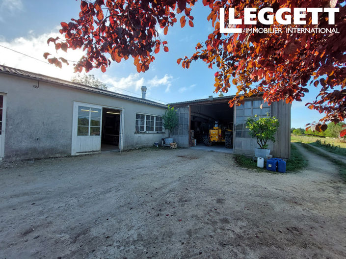 Image No.10-Bar for sale