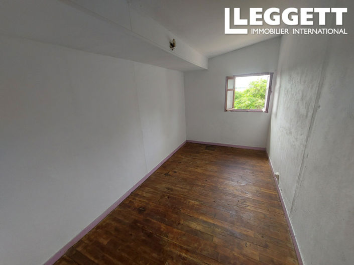 Image No.8-5 Bed House for sale