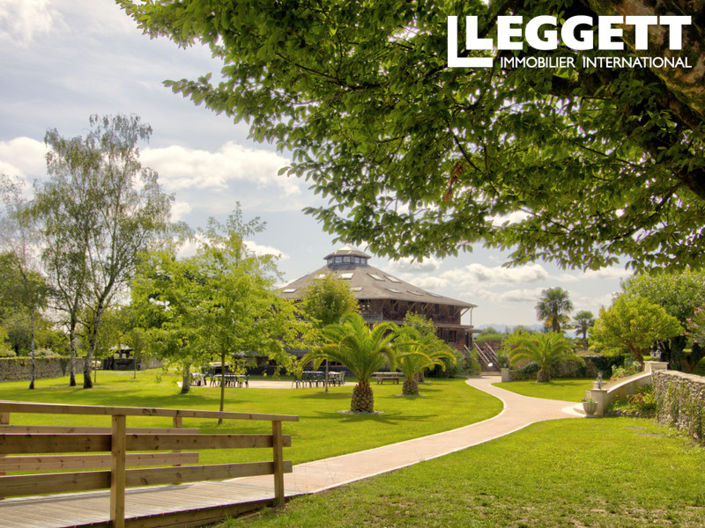 Image No.2-30 Bed Chateaux for sale