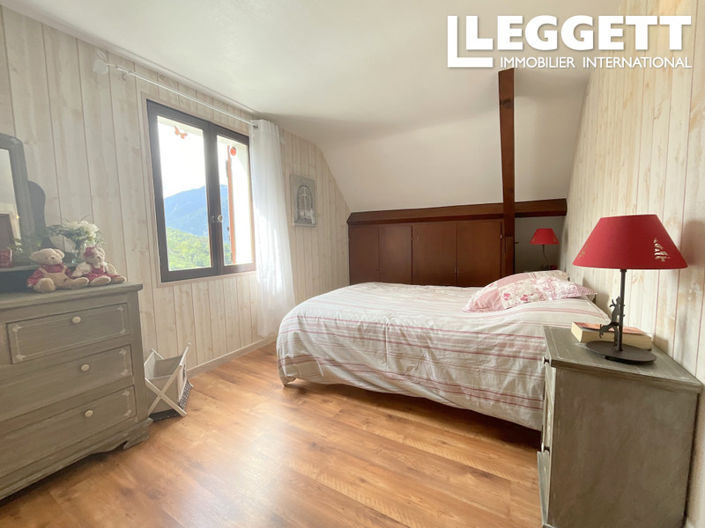 Image No.6-4 Bed House for sale