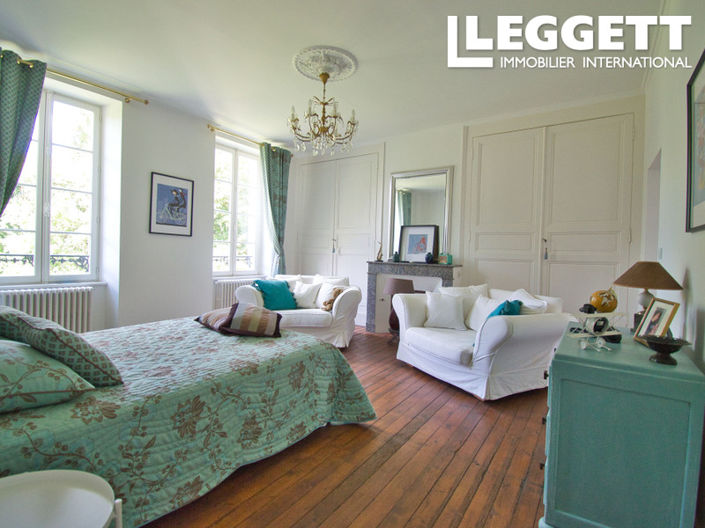 Image No.8-5 Bed House for sale