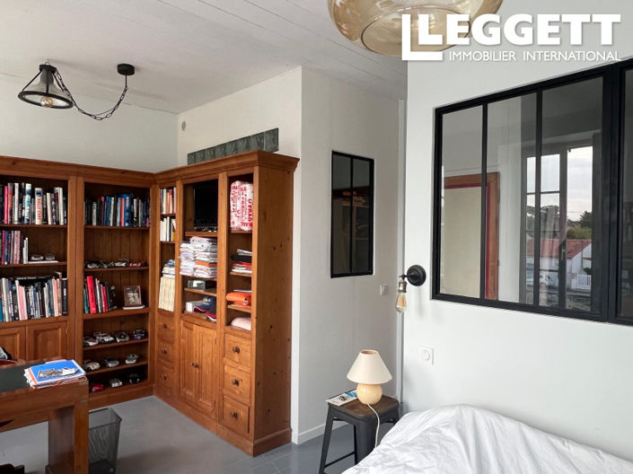 Image No.9-2 Bed House for sale