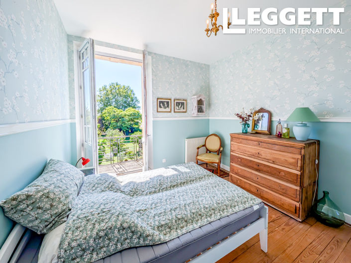 Image No.7-9 Bed House for sale