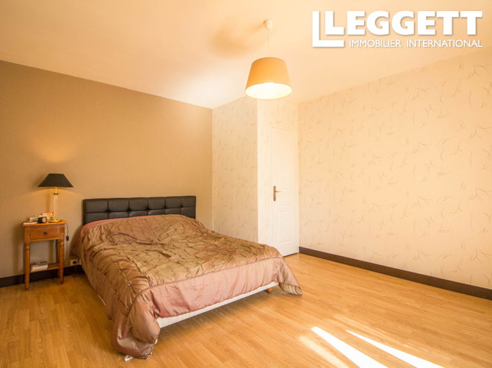 Image No.9-5 Bed House for sale