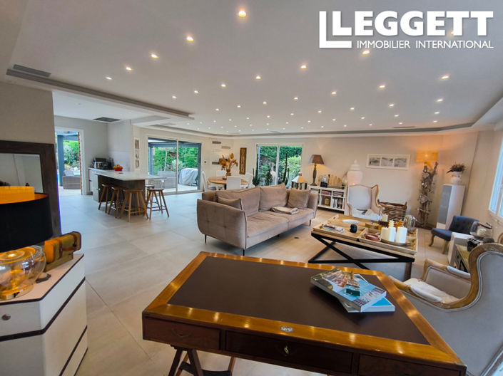 Image No.2-5 Bed House for sale