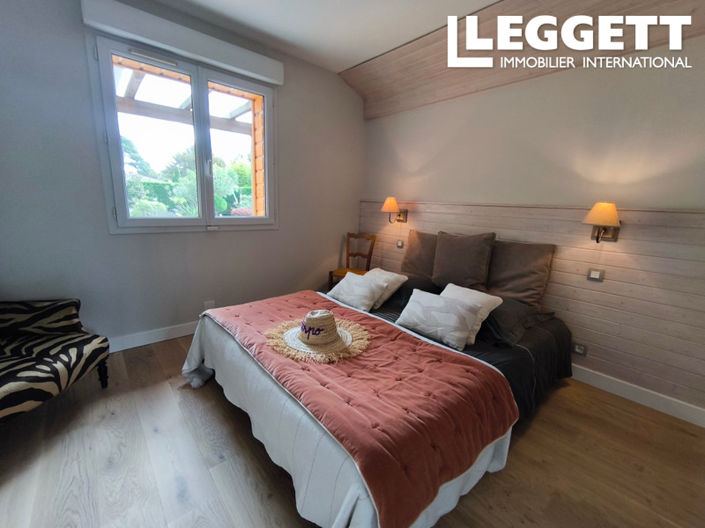 Image No.6-5 Bed House for sale