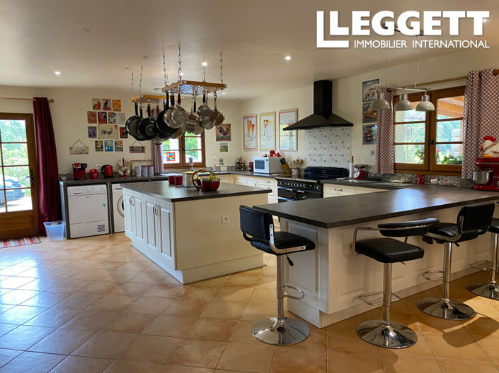 Image No.7-6 Bed House for sale