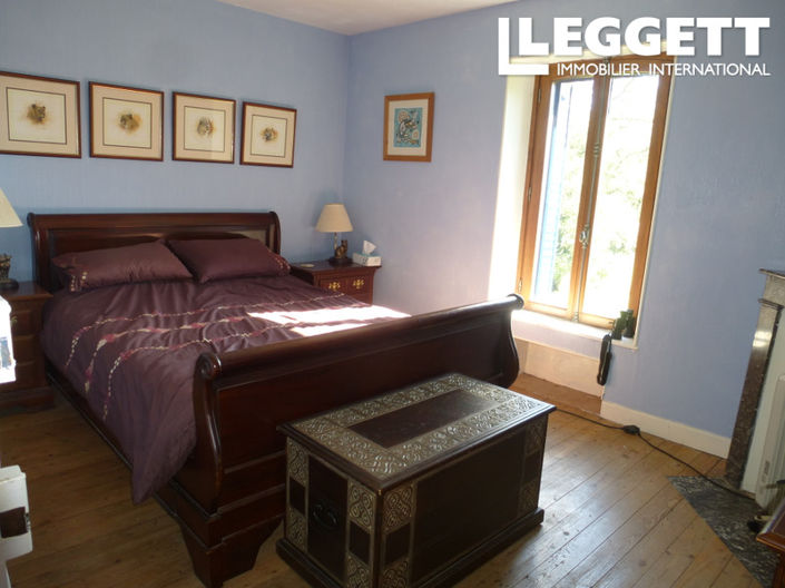 Image No.10-3 Bed House for sale