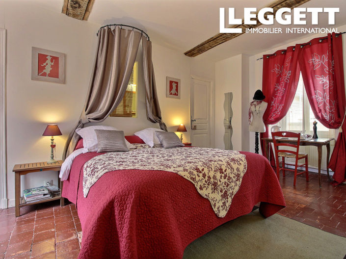 Image No.7-10 Bed House for sale