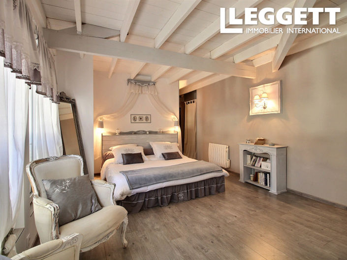 Image No.8-10 Bed House for sale