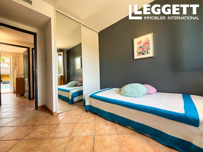 Image No.9-4 Bed House for sale