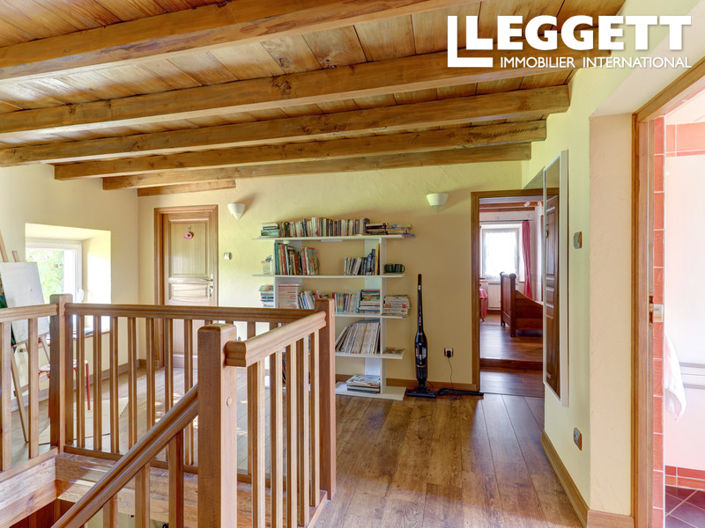 Image No.6-7 Bed House for sale