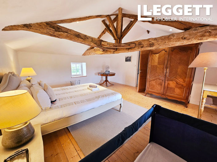 Image No.8-6 Bed House for sale