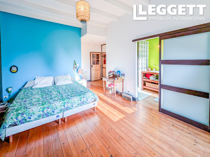 Image No.7-5 Bed House for sale