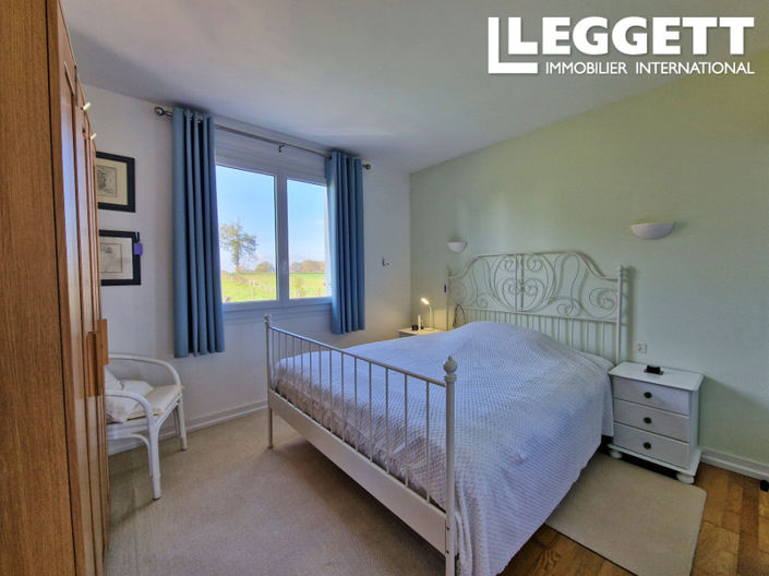 Image No.6-4 Bed House for sale