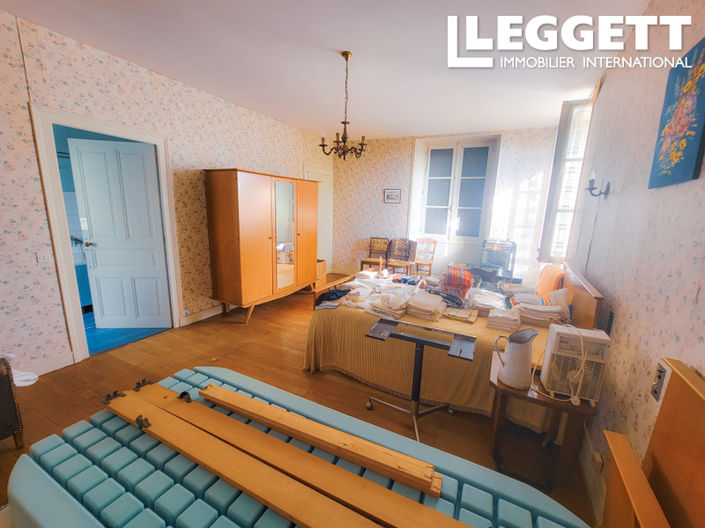 Image No.8-3 Bed House for sale