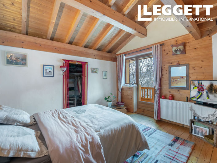 Image No.8-4 Bed House for sale