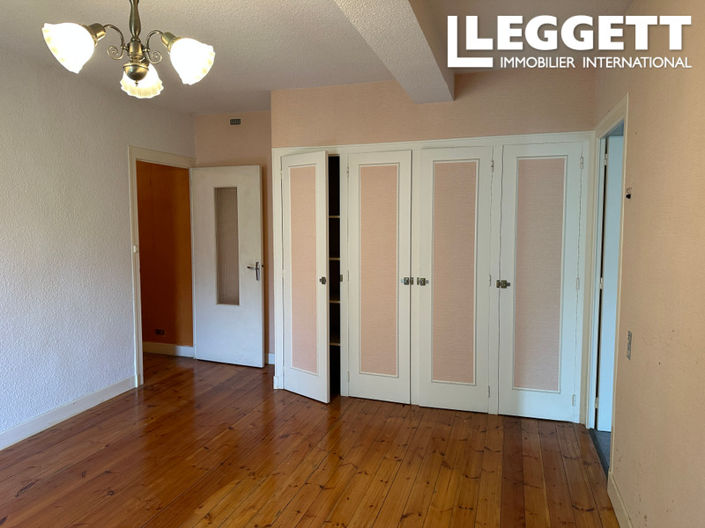 Image No.6-5 Bed House for sale