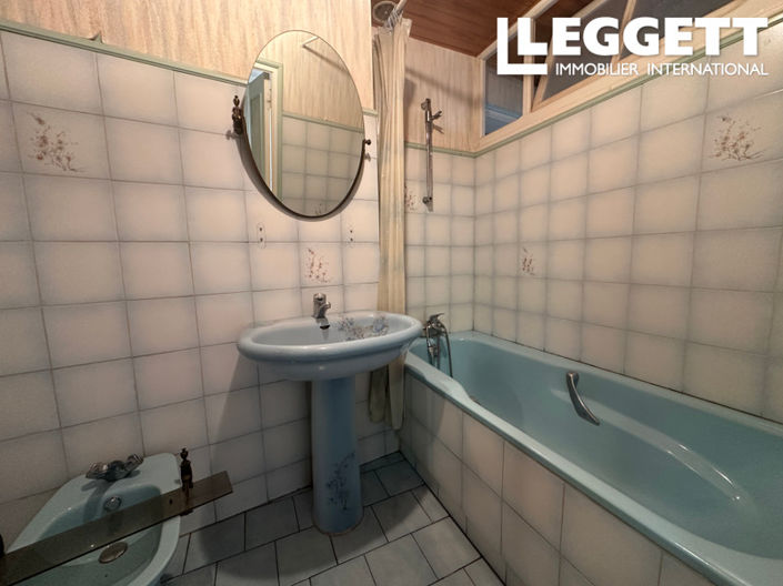 Image No.8-5 Bed House for sale