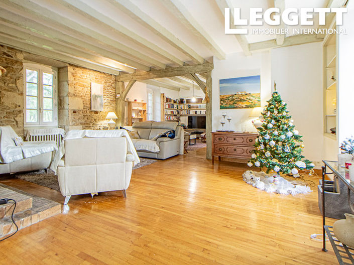 Image No.8-10 Bed House for sale