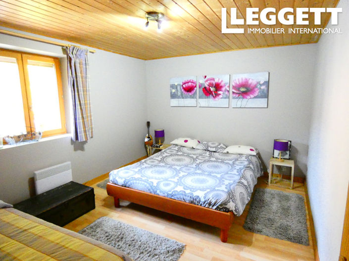 Image No.6-4 Bed House for sale