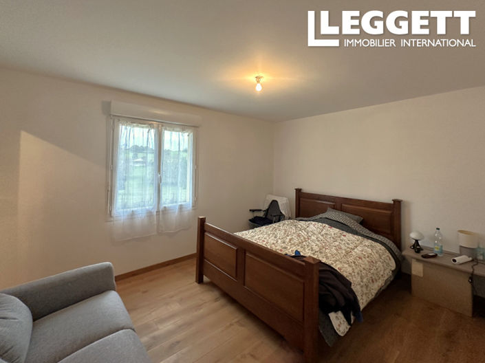 Image No.6-4 Bed House for sale