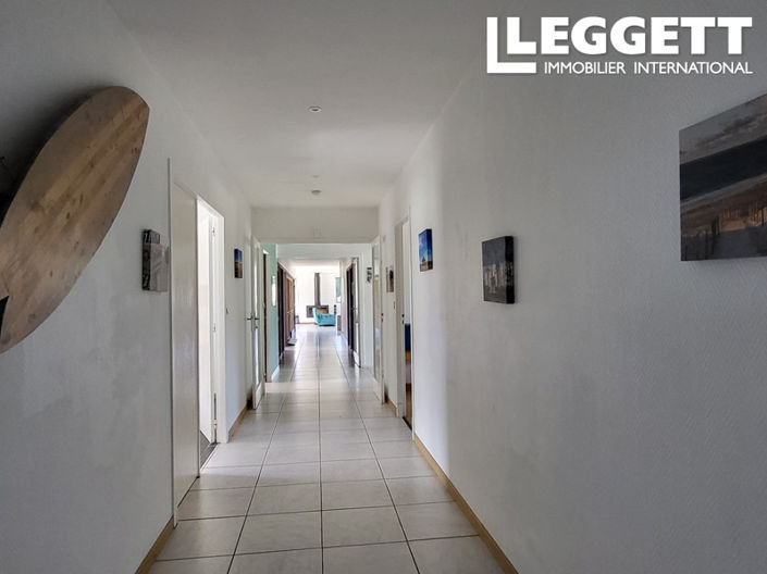 Image No.8-6 Bed House for sale