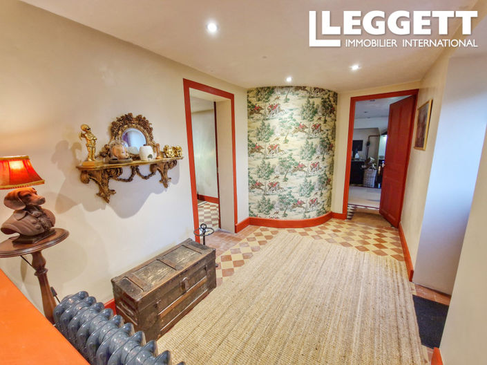 Image No.7-8 Bed House for sale