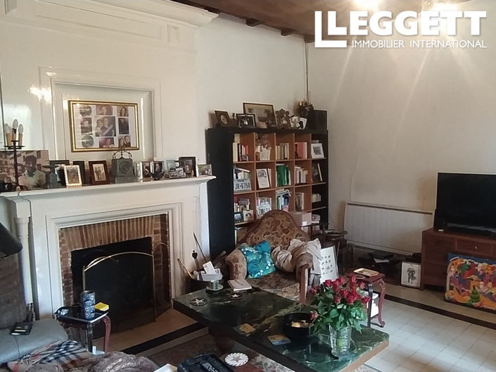 Image No.8-6 Bed House for sale