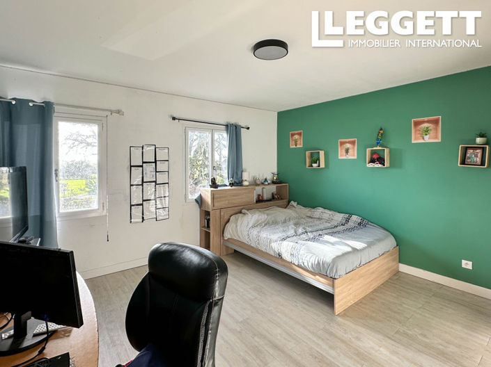 Image No.9-6 Bed House for sale