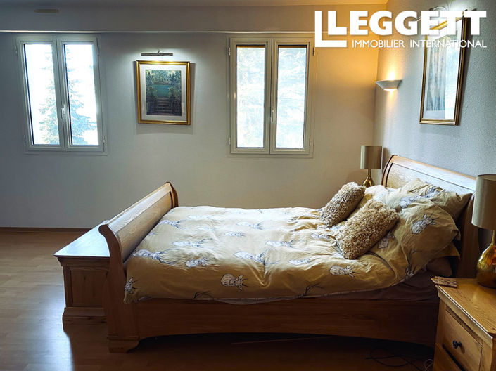 Image No.6-5 Bed House for sale