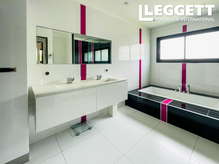 Image No.10-4 Bed House for sale