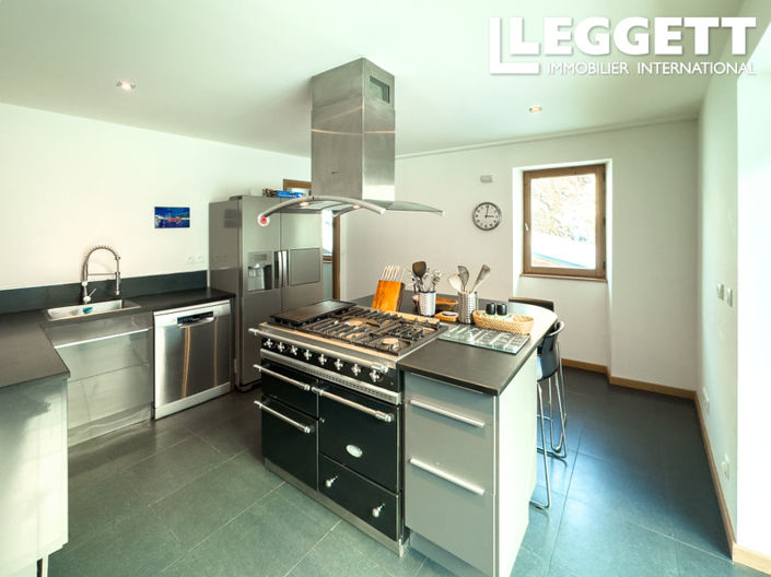 Image No.8-5 Bed House for sale