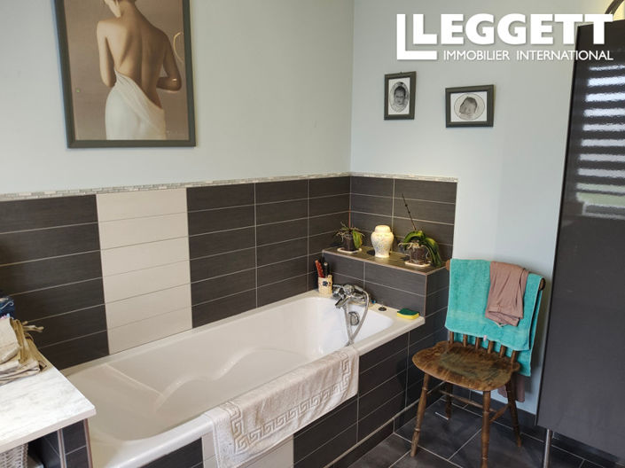 Image No.5-6 Bed House for sale