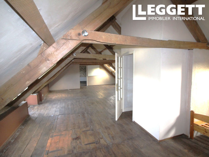 Image No.8-7 Bed House for sale