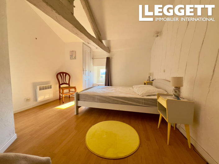 Image No.8-10 Bed House for sale